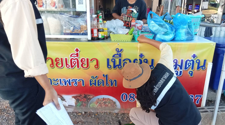 วันที่ 6 พฤศจิกายน 2566 นายชัยรัตน์ กิตติหิรัญวัฒน์ นายกเทศมนตรีตำบลตลาดแค มอบหมายให้เจ้าหน้าที่เทศบาลตำบลตลาดแค ลงพื้นที่ดำเนินการสำรวจภาษีป้าย หมู่ที่1 และหมู่12  ตำบลธารปราสาท อำเภอโนนสูง จังหวัดนครราชสีมา