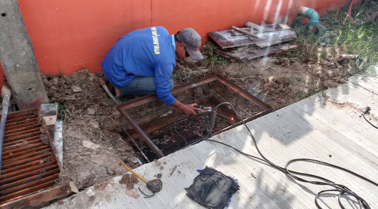 วันที่  13 ธันวาคม 2566 นายชัยรัตน์ กิตติหิรัญวัฒน์ นายกเทศบาลตำบลตลาดแค มอบหมายให้เจ้าหน้าที่เทศบาลตำบลตลาดแค ดำเนินการปรับปรุงบ่อพักน้ำเสีย บริเวณถนนเทศบาลซอย 5  ชุมชนตลาดแค หมู่ 2 ตำบลธารปราสาท อำเภอโนนสูง จังหวัดนครราชสีมา