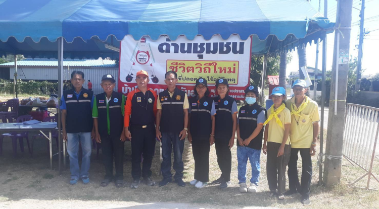 วันที่ 31 ธันวาคม 2566 นายชัยรัตน์ กิตติหิรัญวัฒน์ นายกเทศมนตรีตำบลตลาดแค  มอบหมายให้เจ้าหน้าที่เทศบาลตำบลตลาดแค ลงพื้นที่ตรวจเยี่ยม ด่านชุมชน การประสานงานแนวทางการดำเนินการในช่วงเทศการปีใหม่ 2567  ในเขตพื้นที่เทศบาลตำบลตลาดแค เป็นการบูรณาการร่วมกัน ตามแนวทาง "ขับขี่ปลอดภัย เมืองไทยไร้อุบัติเหตุ"