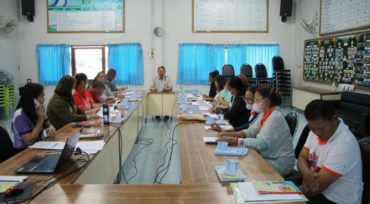 วันที่ 4 มกราคม 2567 นายชัยรัตน์ กิตติหิรัญวัฒน์ นายกเทศบาลตำบลตลาดแค พร้อมด้วยผู้ช่วยเหลือดูแลผู้มีภาวะพึ่งพิง (CARE Giver) เทศบาลตำบลตลาดแค  ประชุมซักซ้อมแนวทางการดำเนินงานการจัดบริการดูแลระยะยาวสำหรับผู้สูงอายุที่มีภาวะพึ่งพิงและบุคคลอื่นที่มีภาวะพึ่งพิง โดยศูนย์พัฒนาคุณภาพชีวิตผู้สูงอายุและผู้พิการเทศบาลตำบลตลาดแค ประจำปีงบประมาณ 2565  ณ ห้องประชุมเทศบาลตำบลตลาดแค อำเภอโนนสูง จังหวัดนครราชสีมา