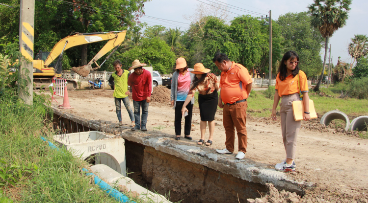 วันที่  14  มีนาคม 2567 นายชัยรัตน์ กิตติหิรัญวัฒน์ นายกเทศบาลตำบลตลาดแค มอบหมายให้เจ้าหน้าที่เทศบาลตำบลตลาดแค ดำเนินการควบคุมงานโครงการวางท่อระบายน้ำ คสล. ถนนเทศบาลซอย 13  ชุมชนตะขบ หมู่ที่ 4 ตำบลธารปราสาท อำเภอโนนสูง จังหวัดนครราชสีมา