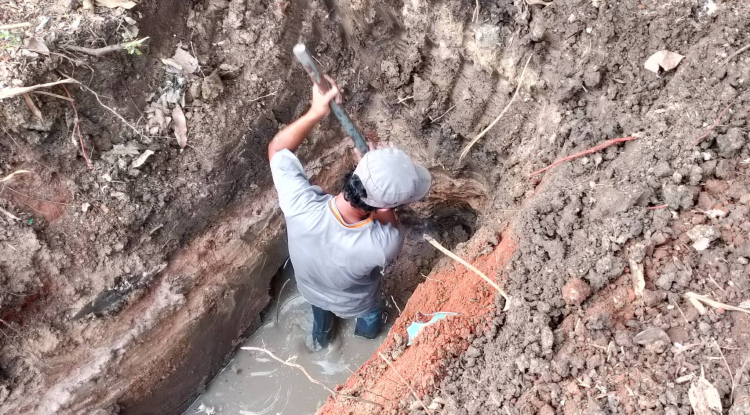 วันที่ 22 มีนาคม  2567 นายชัยรัตน์ กิตติหิรัญวัฒน์ นายกเทศมนตรีตำบลตลาดแค มอบหมายให้เจ้าหน้าที่เทศบาลตำบลตลาดแค  ดำเนินทำการย้ายและเชื่อมต่อมิเตอร์น้ำประปา บริเวณชุมชนโนนหนามแดง อำเภอโนนสูง จังหวัดนครราชสีมา