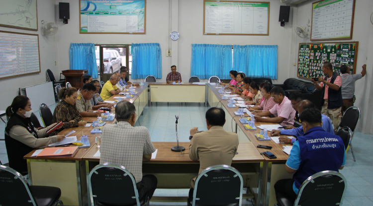 วันที่ 7 พฤษภาคม 2567 นายชัยรัตน์ กิตติหิรัญวัฒน์ นายกเทศมนตรีตำบลตลาดแค พร้อมด้วยนางสาวบรรจง เพ็ชรพิมาย รองนายกเทศมนตรีตำบลตลาดแค นางวรรณา นานอก รองนายกเทศมนตรีตำบลตลาดแค คณะกรรมการสอบสวนประวัติความเป็นมาของที่ดินสาธารณประโยชน์ และตัวแทนภาคประชาชน ร่วมประชุมสอบสวนประวัติความเป็นมาของที่ดินสาธารณประโยชน์ ภายในเขตเทศบาลตำบลตลาดแค โดยมีนายสมชาย จันทร์อินทร์ ปลัดอาวุโสอำเภอโนนสูง เป็นประธานในการประชุม ณ ห้องประชุมเทศบาลตำบลตลาดแค