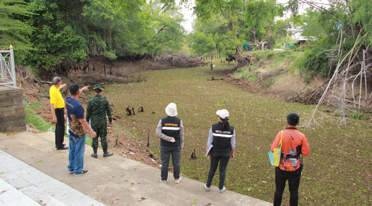 วันที่ 9 พฤษภาคม 2567 นายชัยรัตน์ กิตติหิรัญวัฒน์ นายกเทศมนตรีตำบลตลาดแค พร้อมด้วยนางวรรณา นานอก รองนายกเทศมนตรีตำบลตลาดแค  เจ้าหน้าที่เทศบาลตำบลตลาดแค และผู้ใหญ่บ้าน ร่วมกับเจ้าหน้าที่กองพันทหารช่างที่ 202 กรมทหารช่างที่ 2 จังหวัดนครราชสีมา  ลงสำรวจพื้นที่ขุดลอกแหล่งน้ำลำปราสาท  ตำบลธารปราสาท อำเภอโนนสูง จังหวัดนครราชสีมา