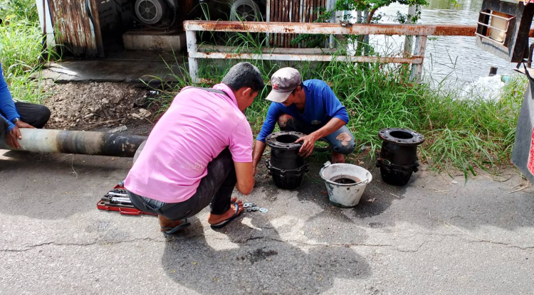  นายชัยรัตน์ กิตติหิรัญวัฒน์ นายกเทศมนตรีตำบลตลาดแค มอบหมายให้เจ้าหน้าที่เทศบาลตำบลตลาดแค ดำเนินการเปลี่ยนหัวกระโหลก โรงสูบหนองสระแก ตำบลธารปราสาท อำเภอโนนสูง จังหวัดนครราชสีมา