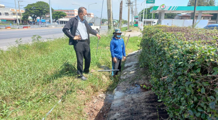 กองการประปาได้ดำเนินการสำรวจท่อเมนประปาแตก ที่บ้านคุณณัฐทนันท์ ตั้งธนาเกียรติ