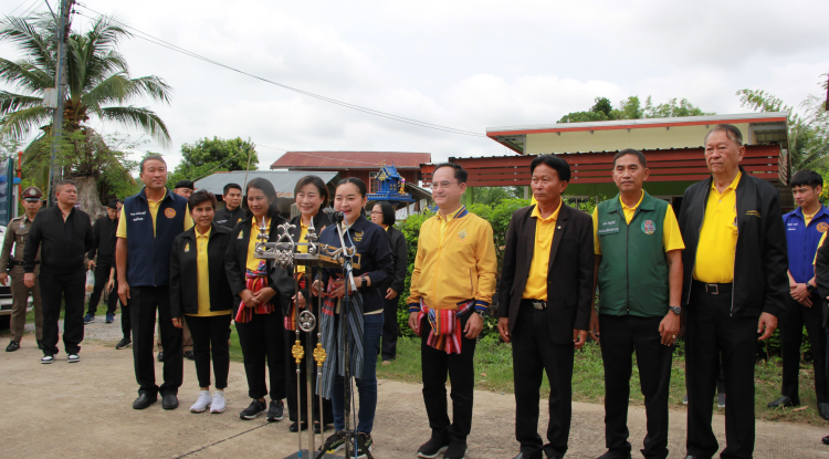 วันที่ 1 กรกฎาคม 2567 เวลา 08.00 น. นายชัยรัตน์ กิตติหิรัญวัฒน์ นายกเทศมนตรีตำบลตลาดแค นายกเทศมนตรีตำบลตลาดแค พร้อมด้วย นางสาวบรรจง เพ็ชรพิมาย รองนายกเทศมนตรีตำบลตลาดแค นางวรรณา นานอก รองนายกเทศมนตรีตำบลตลาดแค และนายเสนอ เพ็ชรแท้ ประธานสภาเทศบาลตำบลตลาดแค  ร่วมให้การต้อนรับ นางสาวสุดาวรรณ หวังศุภกิจโกศล รัฐมนตรีว่าการกระทรวงวัฒนธรรม และคณะ ลงพื้นที่ตรวจเยี่ยมการพัฒนาศักยภาพแหล่งเรียนรู้และแหล่งท่องเที่ยวทางวัฒนธรรม "ศูนย์การเรียนรู้บ้านโนนวัด" ณ แหล่งโบราณคดีบ้านโนนวัด หมู่ 11 ตำบลพลสงคราม