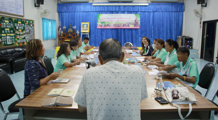 วันที่ 3 กรกฎาคม 2567 นายชัยรัตน์ กิตติหิรัญวัฒน์ นายกเทศมนตรีตำบลตลาดแค พร้อมด้วยนางวรรณา นานอก รองนายกเทศมนตรีตำบลคลาดแค เจ้าหน้าที่เทศบาลตำบลตลาดแค และผู้ช่วยเหลือดูแลผู้มีภาวะพึ่งพิง ประชุมติดตามผลการดำเนินงานการจัดระบบการดูแลระยะยาวด้านสาธารณสุขสำหรับผู้สูงอายุที่มีภาวะพึ่งพิงและบุคคลอื่นที่มีภาวะพึ่งพิง (Long Term Care) ประจำเดือน พฤษภาคม  2567 ณ ห้องประชุมเทศบาลตำบลตลาดแค  อำเภอโนนสูง จังหวัดนครราชสีมา