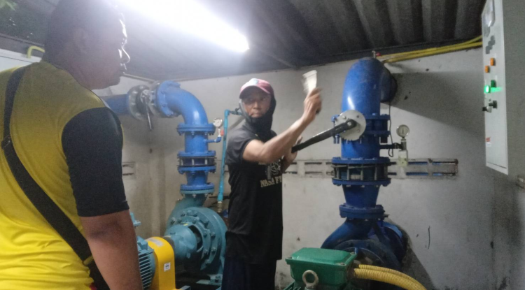 วันที่ 7 กรกฎาคม 2567  นายชัยรัตน์ กิตติหิรัญวัฒน์ นายกเทศมนตรีตำบลตลาดแค มอบหมายให้เจ้าหน้าที่เทศบาลตำบลตลาดแค ลงพื้นที่ดำเนินการ เปิดเครื่องสูบน้ำเพื่อเร่งการระบายน้ำไม่ให้ท่วมขังบ้านเรือนประชาชน ในเขตเทศบาลตำบลตลาดแค อำเภอโนนสูง จังหวัดนครราชสีมา