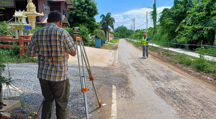 วันที่ 8 กรกฎาคม 2567 นายชัยรัตน์ กิตติหิรัญวัฒน์ นายกเทศบาลตำบลตลาดแค มอบหมายให้เจ้าหน้าที่เทศบาลตำบลตลาดแค ลงพื้นที่ร่วมกับตัวแทนจากองค์การบริหารส่วนจังหวัดนครราชสีมา ดำเนินการสำรวจพื้นที่บริเวณถนนเทศบาลซอย 13  ชุมชนตะขบ หมู่ที่ 4 ตำบลธารปราสาท อำเภอโนนสูง จังหวัดนครราชสีมา