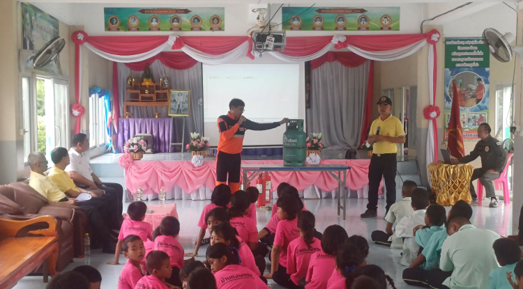 วันที่ 31 กรกฎาคม 2567 นายชัยรัตน์ กิตติหิรัญวัฒน์ นายกเทศมนตรีตำบลตลาดแค มอบหมายให้เจ้าหน้าที่เทศบาลตำบลตลาดแค ร่วมเป็นวิทยากรให้ความรู้ตามโครงการฝึกซ้อมแผนเหตุการณ์จริง เมื่อเกิดภัยทุกกรณี (การฝึกซ้อมแผนระงับอัคคีภัย) ขององค์การบริหารส่วนตำบลหลุมข้าว  ณ โรงเรียนบ้านดงพลอง อำเภอโนนสูง จังหวัดนครราชสีมา