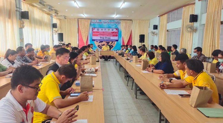 วันที่ 31 กรกฎาคม 2567 นายชัยรัตน์ กิตติหิรัญวัฒน์ นายกเทศมนตรีตำบลตลาดแค มอบหมายให้ นางสาวบรรจง เพ็ชรพิมาย รองนายกเทศมนตรีตำบลตลาดแค พร้อมด้วยเจ้าหน้าที่เทศบาลตำบลตลาดแค เข้าร่วมประชุมคณะกรรมการศูนย์ปฏิบัติการป้องกันและปราบปรามยาเสพติด อำเภอโนนสูง ครั้งที่ 7/2567 ณ หอประชุมที่ว่าการอำเภอโนนสูง อำเภอโนนสูง จังหวัดนครราชสีมา