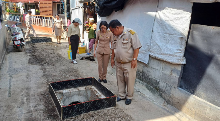 วันที่ 17 กันยายน 2567 นายชัยรัตน์ กิตติหิรัญวัฒน์ นายกเทศบาลตำบลตลาดแค มอบหมายให้เจ้าหน้าที่เทศบาลตำบลตลาดแค ลงพื้นที่ดำเนินการควบคุมงานก่อสร้างโครงการปรับปรุงถนนและระบบระบายน้ำ ถนนเทศบาลซอย 14  ชุมชนสำโรงตะวันออก หมู่ที่ 1 ตำบลธารปราสาท อำเภอโนนสูง จังหวัดนครราชสีมา