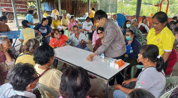 วันที่ 20 กันยายน 2567 นายชัยรัตน์ กิตติหิรัญวัฒน์ นายกเทศมนตรีตำบลตลาดแค มอบหมายให้เจ้าหน้าที่เทศบาลตำบลตลาดแค ร่วมโครงการควบคุมโรคขาดสารไอโอดีนของสมเด็จพระเทพรัตนราชสุดาฯ สยามบรมราชกุมารี ประจำปีงบประมาณ 2567  ณ ชุมชนสำโรงตะวันออก