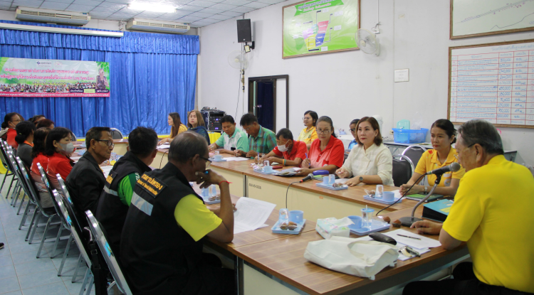 วันที่ 3 ตุลาคม 2567 นายชัยรัตน์ กิตติหิรัญวัฒน์ นายกเทศมนตรีตำบลตลาดแค พร้อมด้วยคณะผู้บริหาร เจ้าหน้าที่เทศบาลตำบลตลาดแค และผู้ช่วยเหลือดูแลผู้มีภาวะพึ่งพิง ประชุมติดตามผลการดำเนินงานการจัดระบบการดูแลระยะยาวด้านสาธารณสุขสำหรับผู้สูงอายุที่มีภาวะพึ่งพิงและบุคคลอื่นที่มีภาวะพึ่งพิง (Long Term Care) ประจำเดือน สิงหาคม-กันยายน 2567 ณ ห้องประชุมเทศบาลตำบลตลาดแค  