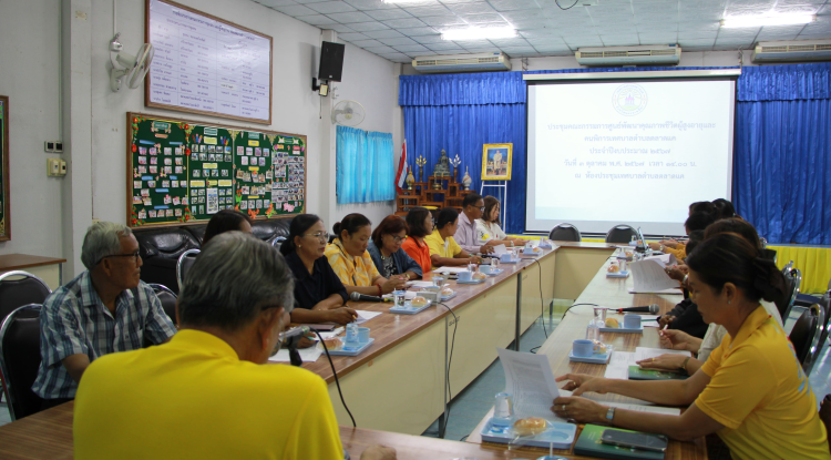 วันที่ 3 ตุลาคม 2567 นายชัยรัตน์ กิตติหิรัญวัฒน์ นายกเทศมนตรีตำบลตลาดแค พร้อมด้วยคณะผู้บริหาร เจ้าหน้าที่เทศบาลตำบลตลาดแค และคณะกรรมการศูนย์พัฒนาคุณภาพชีวิตผู้สูงอายุและคนพิการเทศบาลตำบลตลาดแค ร่วมประชุมคณะกรรมการศูนย์พัฒนาคุณภาพชีวิตผู้สูงอายุและคนพิการเทศบาลตำบลตลาดแค ประจำปีงบประมาณ 2567  ณ ห้องประชุมเทศบาลตำบลตลาดแค  