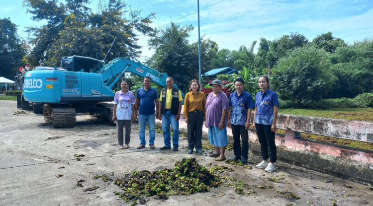 วันที่ 11 ตุลาคม 2567 นายชัยรัตน์ กิตติหิรัญวัฒน์ นายกเทศมนตรีตำบลตลาดแค  มอบหมายให้นางวรรณา นานอก รองนายกเทศมนตรีตำบลคลาดแค และเจ้าหน้าที่เทศบาลตำบลตลาดแค ลงพื้นที่ร่วมกับ องค์การบริการส่วนตำบลธารปราสาท  ดำเนินการลอกจอกแหน บริเวณจุดใต้ฝาย - สะพานบ้านตะขบ  หมู่ที่ 4 บ้านตะขบ  อำเภอโนนสูง จังหวัดนครราชสีมา