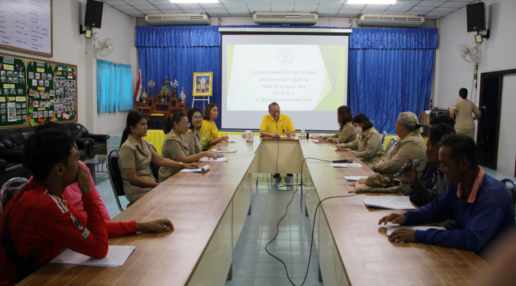 วันที่ 15 ตุลาคม 2567 นายชัยรัตน์ กิตติหิรัญวัฒน์ นายกเทศบาลตำบลตลาดแค พร้อมด้วยนางวรรณา นานอก รองนายกเทศมนตรีตำบลตลาดแค ร่วมประชุมนิเทศน์พนักงานจ้างรายใหม่ พร้อมมอบนโยบายในการทำงาน ณ ห้องประชุมเทศบาลตำบลตลาดแค อำเภอโนนสูง จังหวัดนครราชสีมา