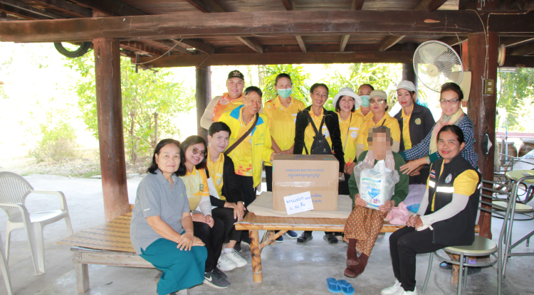 วันที่ 9 มกราคม 2568 นายชัยรัตน์ กิตติหิรัญวัฒน์ นายกเทศมนตรีตำบลตลาดแคล มอบหมายให้เจ้าหน้าที่กองสาธารณสุขและสิ่งแวดล้อมและผู้ช่วยเหลือดูแลผู้มีภาวะพึ่งพิง  ลงพื้นที่เยี่ยมให้กำลังใจและมอบผลิตภัณฑ์ผ้าอ้อมผู้ใหญ่ แผ่นรองซึมซับให้กับผู้มีภาวะพึ่งพิง ตามชุดสิทธิประโยชน์ สปสช. ภายในเขตเทศบาลตำบลตลาดแค