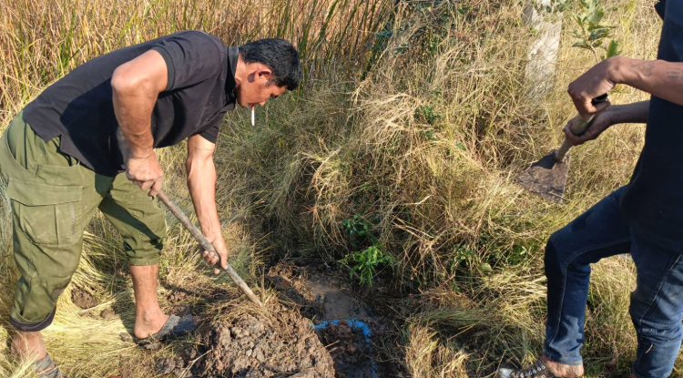 วันที่ 3 กุมภาพันธ์  2568 นายชัยรัตน์ กิตติหิรัญวัฒน์ นายกเทศมนตรีตำบลตลาดแค มอบหมายให้เจ้าหน้าที่เทศบาลตำบลตลาดแค  ดำเนินทำการซ่อมท่อเมนประปา บริเวณบ้านดอน หมู่ที่ 12 อำเภอโนนสุง จังหวัดนครราชสีมา