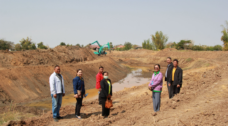 วันที่ 5 กุมภาพันธ์ 2568 นายชัยรัตน์ กิตติหิรัญวัฒน์ นายกเทศมนตรีตำบลตลาดแค พร้อมด้วยนางวรรณา นานอก รองนายกเทศมนตรีตำบลตลาดแค ผู้ใหญ่บ้าน ผู้นำชุมชน ตัวแทนประชาชน และเจ้าหน้าที่เทศบาลตำบลตลาดแค ลงพื้นที่สังเกตุการณ์การดำเนินโครงการขุดลอกแหล่งน้ำลำปราสาท  ตำบลธารปราสาท อำเภอโนนสูง จังหวัดนครราชสีมา โดยกองพันทหารช่างที่ 202 กรมทหารช่างที่ 2 จังหวัดนครราชสีมา บริเวณลำธารปราสาท