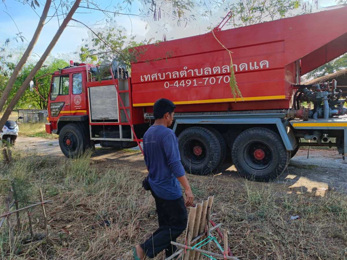 วันที่ 28 กุมภาพันธ์ 2568 เวลา 16.00น. ได้รับประสานงานจาก สภ.โนนสูง  แจ้งเหตุไฟไหม้หญ้าที่กำลังลุกลามเข้าโกดีังเก่า ปากทางบ้านสัมฤทธิ์   นายชัยรัตน์ กิตติหิรัญวัฒน์  นายกเทศมนตรีตำบลตลาดแค ได้สั่งการให้เจ้าหน้าที่งานป้องกันและบรรเทาสาธารณภัย  นำรถน้ำออกระงับเหตุเพลิงไหม้ที่เกิดเหตุดังกล่าว ร่วมกับ องค์การบริหารส่วนตำบลธารปราสาท