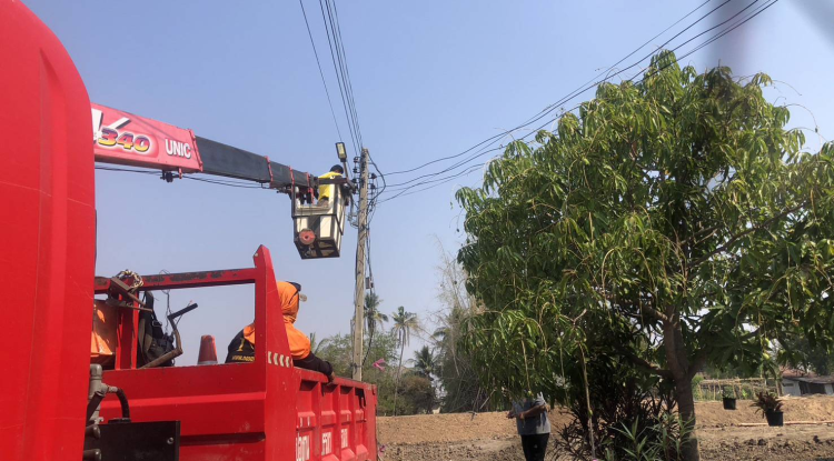 วันที่ 3 มีนาคม 2568 นายชัยรัตน์ กิตติหิรัญวัฒน์ นายกเทศมนตรีตำบลตลาดแค มอบหมายให้เจ้าหน้าที่เทศบาลตำบลตลาดแค ดำเนินการติดตั้งโคมไฟฟ้าส่องสว่าง LED บริเวณภายในเขตเทศบาล