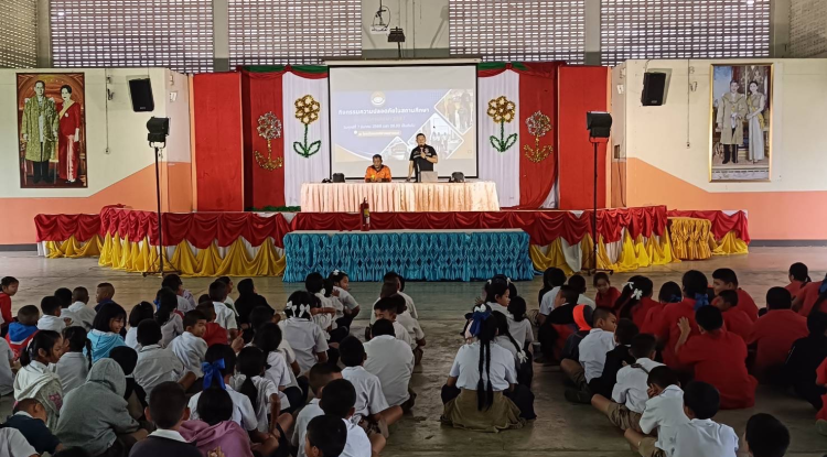 วันที่ 7 มีนาคม 2568 นายชัยรัตน์ กิตติหิรัญวัฒน์ นายกเทศมนตรีตำบลตลาดแค มอบหมายให้เจ้าหน้าที่เทศบาลตำบลตลาดแค ร่วมให้ความรู้แก่นักเรียนโรงเรียนเทศบาลตำบลตลาดแค ในการดำเนินการกิจกรรมการอบรมความปลอดภัยในสถานศึกษา  ณ โรงเรียนเทศบาลตลาดแค อำเภอโนนสูง จังหวัดนครราชสีมา