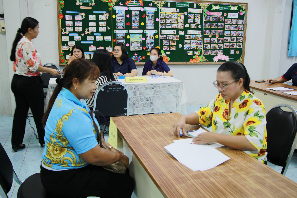 วันที่ 4 เมษายน 2568 ภาพบรรยากาศการรับสมัครเลือกตั้งสมาชิกสภาเทศบาลและนายกเทศมนตรีตำบลตลาดแค ณ ศูนย์ประสานงานการเลือกตั้งเทศบาลตำบลตลาดแค อำเภอโนนสูง จังหวัดนครราชสีมา