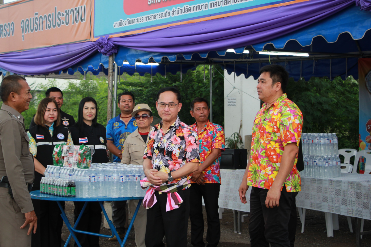 วันที่ 11 เมษายน 2568 เทศบาลตำบลตลาดแคขอขอบพระคุณ ท่าน ส.ส.สมเกียรติ  ตันดิลกตระกูล ได้ตรวจเยี่ยมให้กำลังใจพร้อมมอบน้ำดื่ม น้ำหวาน กาแฟและขนม ให้กับเจ้าหน้าที่ประจำจุดตรวจ/จุดบริการประชาชนฯ ศูนย์ปฏิบัติการร่วมป้องกันและลดอุบัติเหตุทางถนน ช่วงเทศกาลสงกรานต์ 2568 เทศบาลตำบลตลาดแค