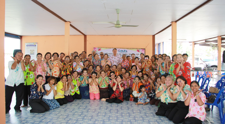 วันที่ 8 เมษายน 2568 เทศบาลตำบลตลาดแค นำโดยนางสาวพัทธ์ธีรา ศิริทรัพย์ รองปลัดเทศบาล รักษาราชการแทนปลัดเทศบาล ปฎิบัติหน้าที่ นายกเทศมนตรีตำบลตลาดแค พร้อมด้วยเจ้าหน้าที่เทศบาลตำบลตลาดแค  ร่วมกับชมรมผู้สูงอายุเทศบาลตำบลตลาดแค จัดโครงการส่งเสริมสุขภาพกาย สุขภาพจิต ปีที่ 12 "ไม่ลืม ไม่ล้ม ไม่ซึมเศร้า และกินข้าวอร่อย"  (กิจกรรมรำโทน)