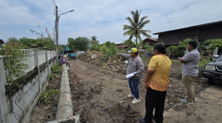 วันที่ 29 เมษายน 2568 นางสาวพัทธ์ธีรา ศิริทรัพย์ รองปลัดเทศบาล รักษาราชการแทน ปลัดเทศบาล ปฏิบัติหน้าที่ นายกเทศมนตรีตำบลตลาดแค มอบหมายให้เจ้าหน้าที่เทศบาลตำบลตลาดแค  ลงพื้นที่ควบคุมการดำเนินงานโครงการปรับปรุงถนนและก่อสร้างรางระบายน้ำ ถนนเทศบาลซอย 9/11 (บ้านนายเทียน ศรีนาค) ชุมชนโนนพิมาน หมู่ที่ 12 ตำบลธารปราสาท อำเภอโนนสูง  จังหวัดนครราชสีมา