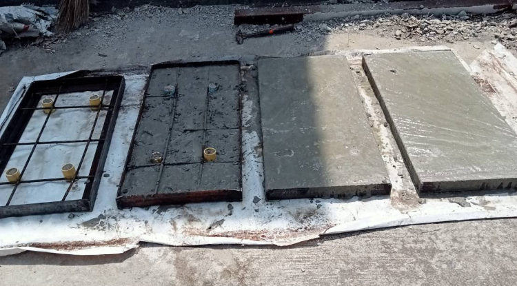 วันที่ 20 พฤษภาคม 2568 นางสาวพัทธ์ธีรา ศิริทรัพย์ รองปลัดเทศบาล รักษาราชการแทน ปลัดเทศบาล ปฏิบัติหน้าที่นายกเทศมนตรีตำบลตลาดแค มอบหมายให้เจ้าหน้าที่เทศบาลตำบลตลาดแค ดำเนินการจัดทำฝาตระแกรงท่อระบายน้ำ  เพื่อนำไปเปลื่ยนในจุดที่ชำรุด  ภายในเขตเทศบาลตำบลตลาดแค ตำบลธารปราสาท อำเภอโนนสูง จังหวัดนครราชสีมา