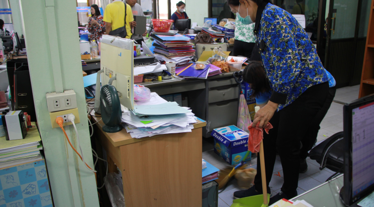 วันที่ 30 พฤษภาคม 2568 เทศบาลตำบลตลาดแค นำโดยนางสาวพัทธ์ธีรา ศิริทรัพย์ รองปลัดเทศบาล รักษาราชการแทน ปลัดเทศบาล ปฏิบัติหน้าที่ นายกเทศบาลตำบลตลาดแค พร้อมด้วยเจ้าหน้าที่ และพนักงานเทศบาลตำบลตลาดแค  ดำเนินการกิจกรรม 5 ส (Big Cleaning Day)