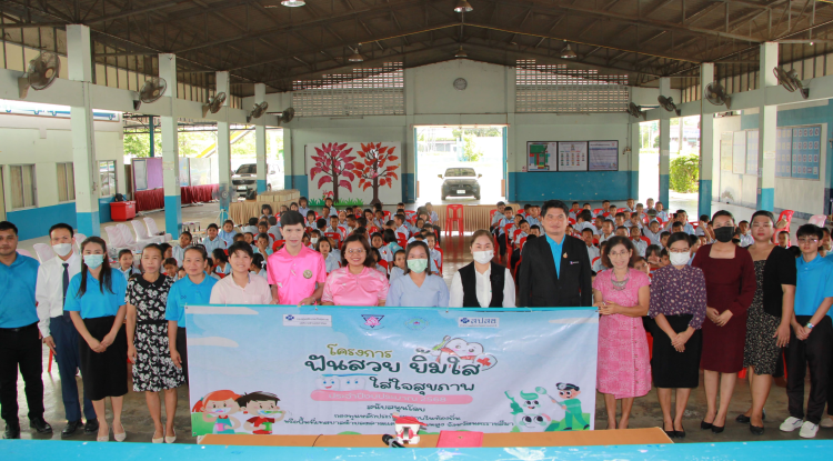 วันที่ 10 มิถุนายน 2568 นางสาวพัทธ์ธีรา ศิริทรัพย์ รองปลัดเทศบาล รักษาราชการแทน ปลัดเทศบาล รักษาราชการแทน นายกเทศมนตรีตำบลตลาดแค  พร้อมด้วยเจ้าหน้าที่เทศบาลตำบลตลาดแค ร่วมเปิดโครงการฟันสวย ยิ้มใส ใส่ใจสุขภาพ สนับสนุนโดยกองทุนหลักประกันสุขภาพในท้องถิ่น หรือพื้นที่เทศบาลตำบลตลาดแค 