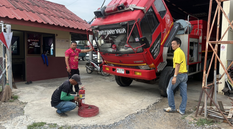 วันที่ 1 กรกฎาคม 2568 นางสาวบรรจง เพ็ชรพิมาย นายกเทศมนตรีตำบลตลาดแค มอบหมายให้เจ้าหน้าที่เทศบาลตำบลตลาดแค ตรวจเช็คสภาพรถบรรทุกน้ำดับเพลิง และตรวจเช็ควัสดุอุปกรณ์สำหรับการระงับเหตุเพลิงไหม้   ให้อยู่ในสภาพที่พร้อมใช้งานตลอดเวลา หากเกิดเหตุฉุกเฉิน