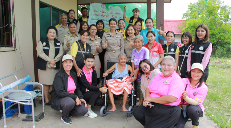 วันที่ 8 กรกฎาคม 2568 นางสาวบรรจง เพ็ชรพิมาย นายกเทศมนตรีตำบลตลาดแค พร้อมด้วย คณะผู้บริหาร สมาชิกสภาเทศบาล ผู้นำหมู่บ้าน หัวหน้าส่วนราชการ เจ้าหน้าที่เทศบาลตำบลตลาดแค มอบรถเข็นนั่ง wheelchair  โดยได้รับการสนับสนุนจากสนักงานพัฒนาสังคมและความมั่นคงของมนุษย์จังหวัดนครราชสีมา ให้ กับผู้พิการจำนวน 3 ราย ในเขตเทศบาลตำบลตลาดแค